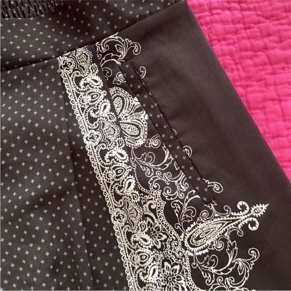 Victoria’s Secret Black and White Wide Leg Pants with Paisley Accents, US2 - Picture 3 of 8